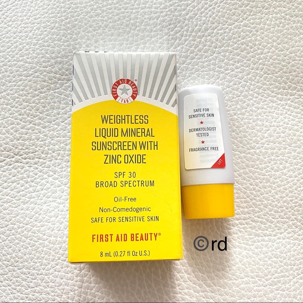 First Aid Beauty Weightless Sunscreen 8ml new - Picture 2 of 2
